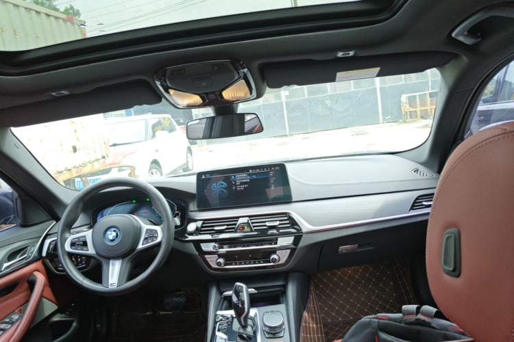 Used BMW 5 Series New Energy 2022 Restyled 535Le M Sport Package Center Console