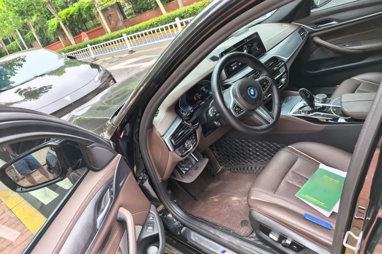 Used BMW 5 Series New Energy 2022 Updated Version 535Le Luxury Package Driver Seat