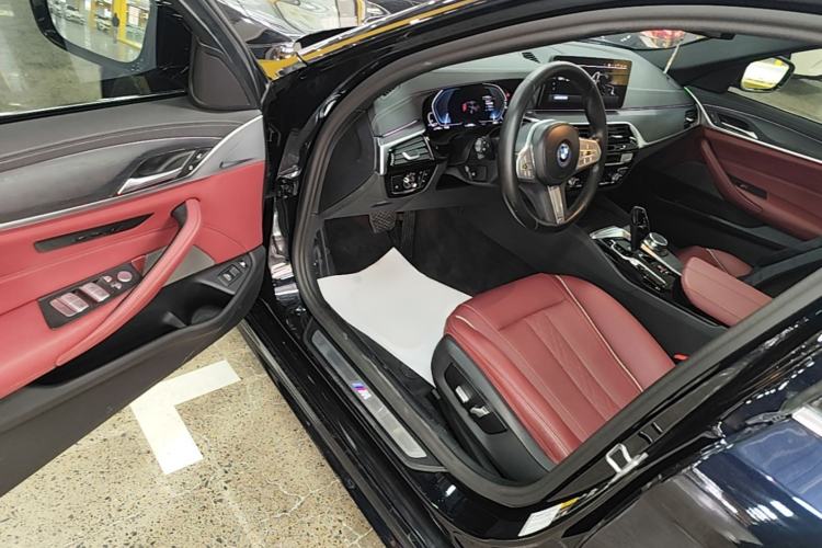 Used BMW 5 Series New Energy 2022 Second Facelift 535Le M Sport Package Driver Seat