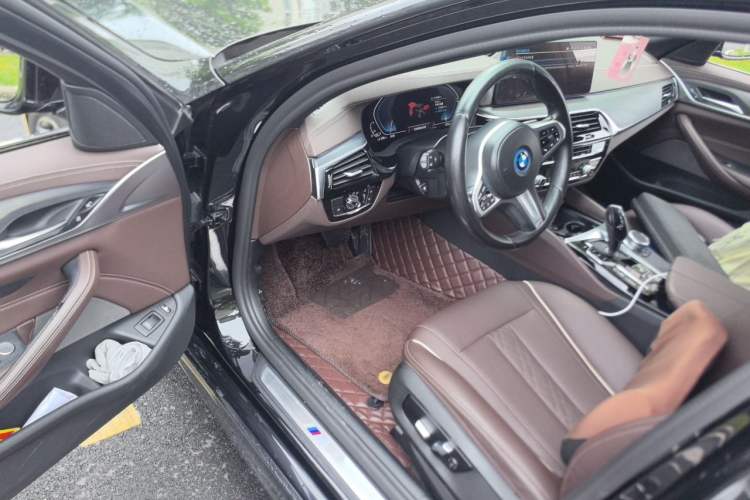 Used BMW 5 Series New Energy 2022 Restyled 535Le M Sport Package Driver Seat