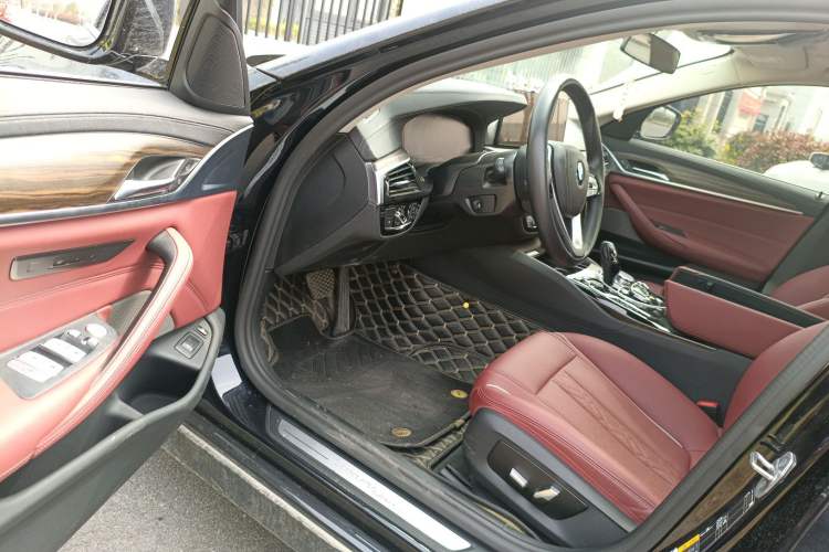Used BMW 5 Series New Energy 2022 Updated Version 535Le Luxury Package Driver Seat