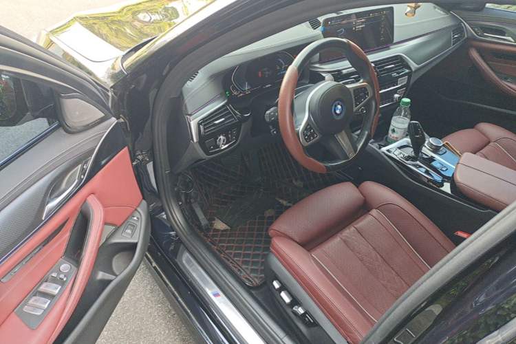 Used BMW 5 Series New Energy 2022 Restyled 535Le Pioneer Edition M Sport Package Driver Seat