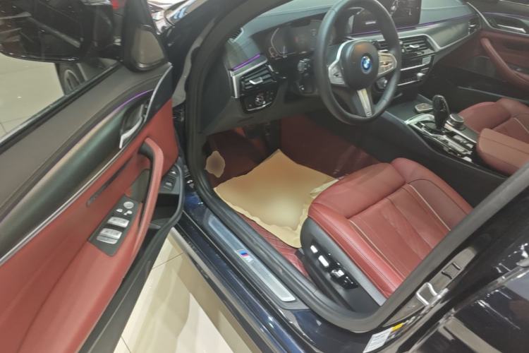 Used BMW 5 Series New Energy 2022 Restyled 535Le Pioneer Edition M Sport Package Driver Seat