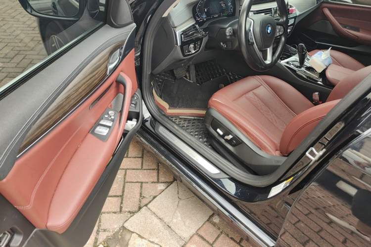 Used BMW 5 Series New Energy 2022 535Le Luxury Package Driver Seat