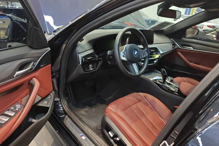 Used BMW 5 Series New Energy 2022 Second Facelift 535Le M Sport Package Driver Seat