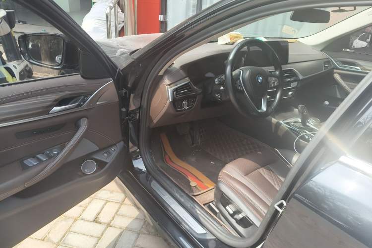 Used BMW 5 Series New Energy 2022 Updated Version 535Le Luxury Package Driver Seat
