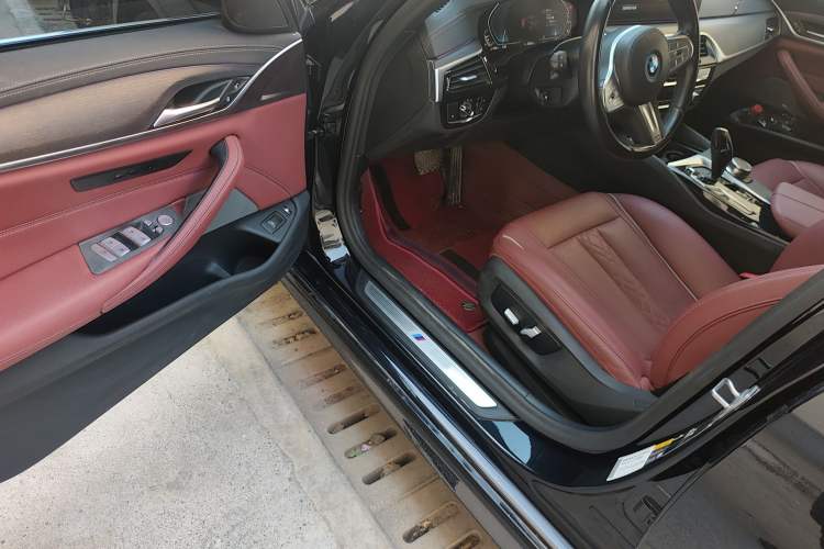 Used BMW 5 Series New Energy 2022 Second Facelift 535Le M Sport Package Driver Seat