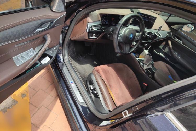 Used BMW 5 Series New Energy 2022 Second Facelift 535Le M Sport Package Driver Seat