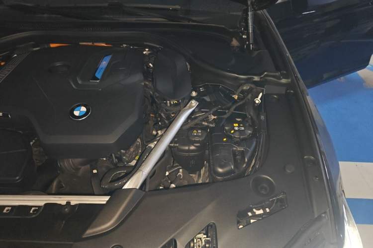Used BMW 5 Series New Energy 2022 Second Facelift 535Le Pioneer Edition M Sport Package Engine Bay Left