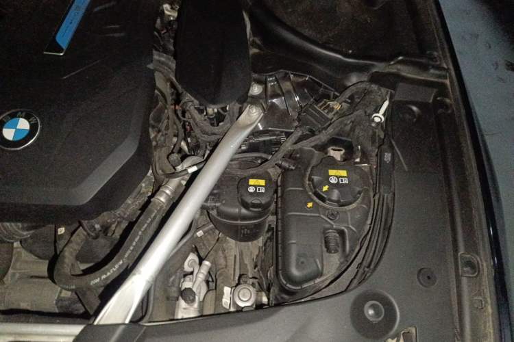 Used BMW 5 Series New Energy 2022 Second Facelift 535Le Luxury Package Engine Bay Left