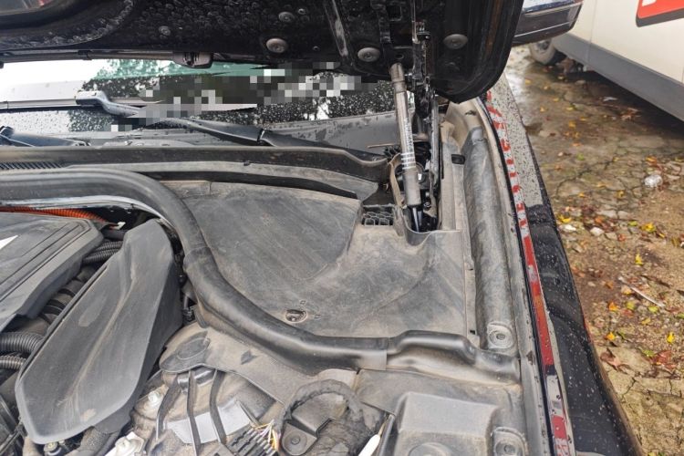 Used BMW 5 Series New Energy 2022 535Le Pioneer Edition M Sport Package Engine Bay Left