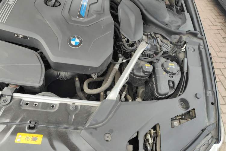 Used BMW 5 Series New Energy 2022 535Le Luxury Package Engine Bay Left