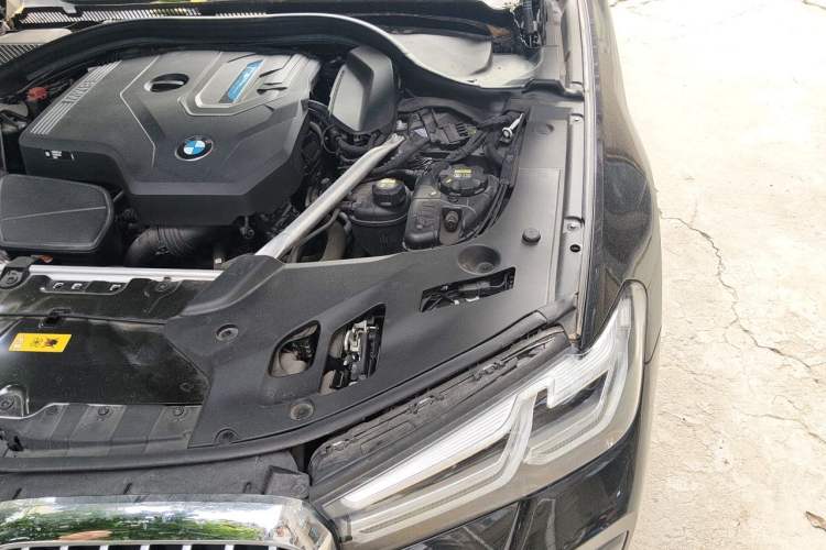 Used BMW 5 Series New Energy 2022 Second Facelift 535Le Pioneer Edition M Sport Package Engine Bay Left
