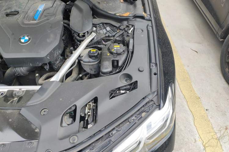 Used BMW 5 Series New Energy 2022 Restyled 535Le M Sport Package Engine Bay Left