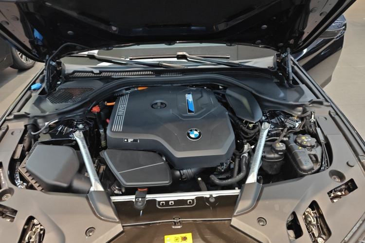 Used BMW 5 Series New Energy 2022 Second Facelift 535Le M Sport Package Engine Bay