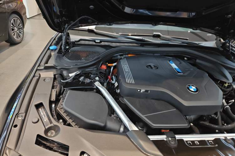 Used BMW 5 Series New Energy 2022 Second Facelift 535Le M Sport Package Engine Bay Right