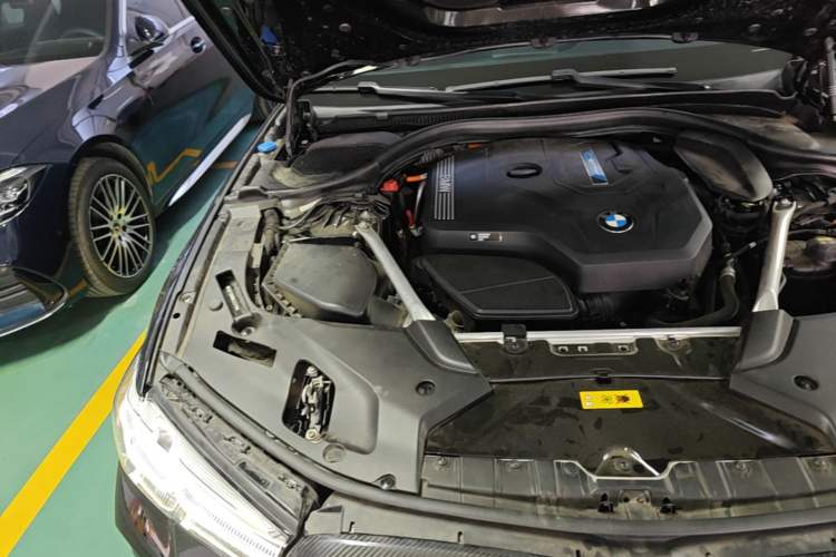 Used BMW 5 Series New Energy 2022 535Le Pioneer Edition M Sport Package Engine Bay Right