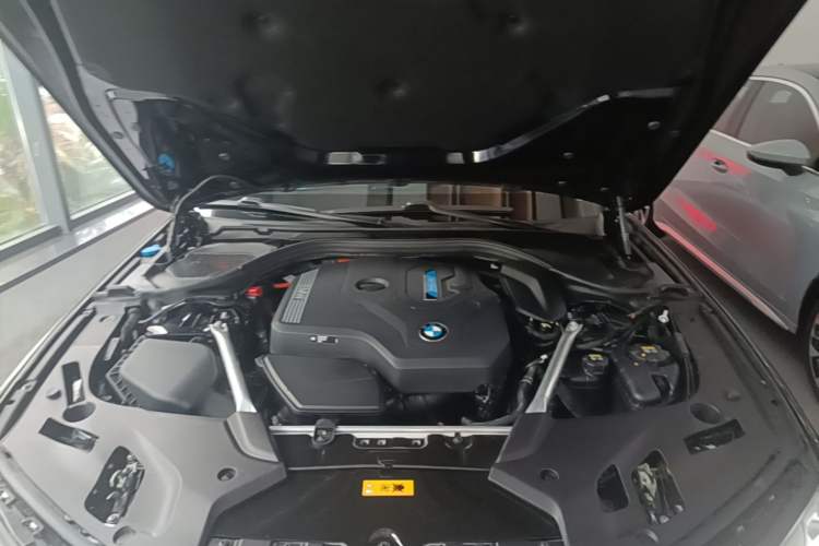 Used BMW 5 Series New Energy 2022 Second Facelift 535Le M Sport Package Engine Bay