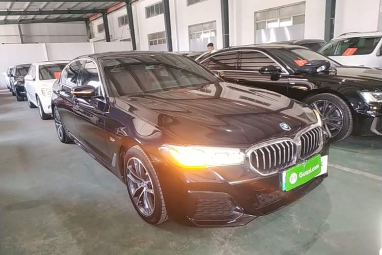 Used BMW 5 Series New Energy 2022 Restyled 535Le M Sport Package Front Right 45 Deg