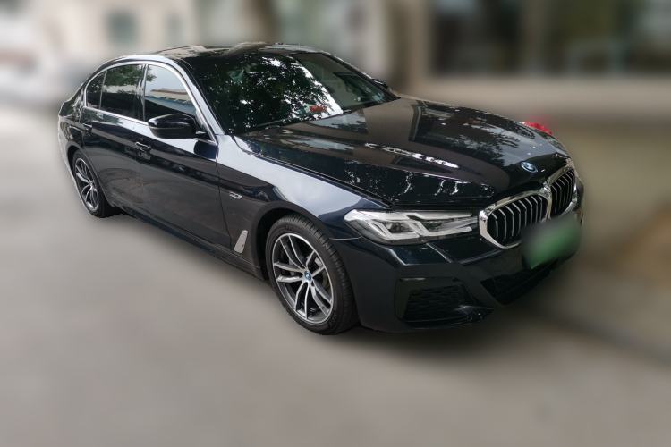Used BMW 5 Series New Energy 2022 Restyled 535Le M Sport Package Front Right 45 Deg
