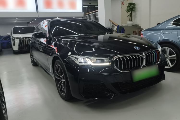 Used BMW 5 Series New Energy 2022 Restyled 535Le M Sport Package Front Right 45 Deg