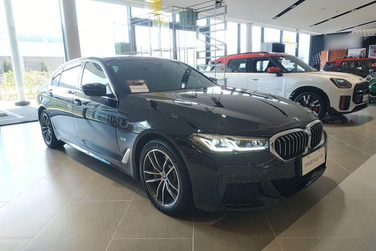 Used BMW 5 Series New Energy 2022 Second Facelift 535Le M Sport Package Front Right 45 Deg