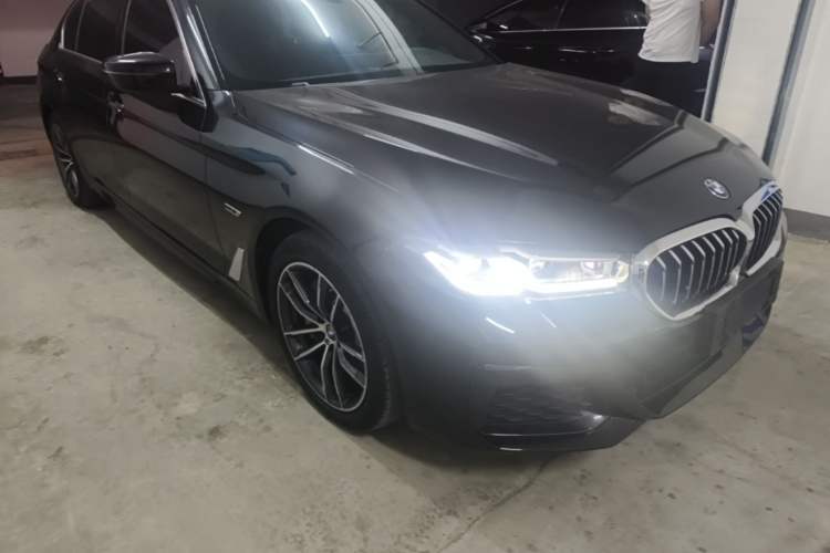 Used BMW 5 Series New Energy 2022 Restyled 535Le M Sport Package Front Right 45 Deg
