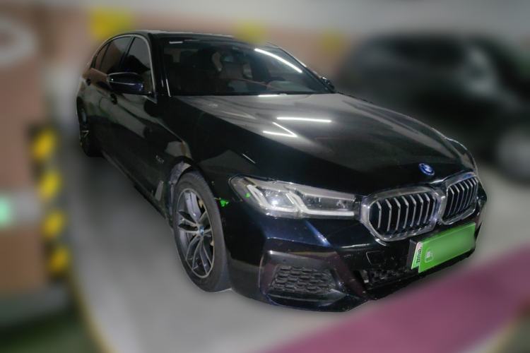 Used BMW 5 Series New Energy 2022 Second Facelift 535Le Luxury Package Front Right 45 Deg