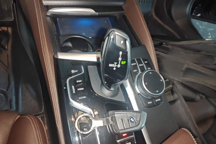 Used BMW 5 Series New Energy 2022 Second Facelift 535Le Pioneer Edition M Sport Package Gear Lever