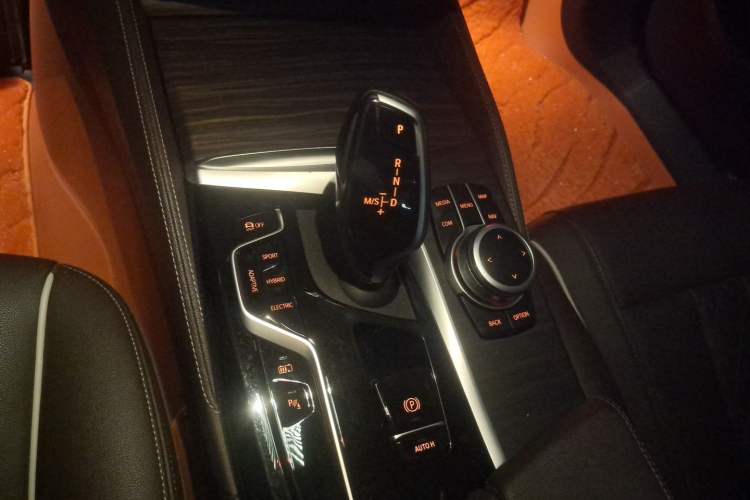 Used BMW 5 Series New Energy 2022 Updated Version 535Le Luxury Package Gear Lever