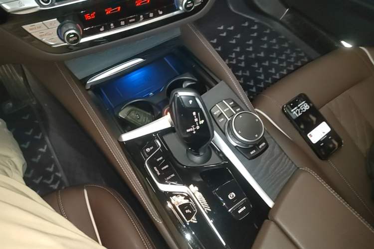 Used BMW 5 Series New Energy 2022 Restyled 535Le M Sport Package Gear Lever
