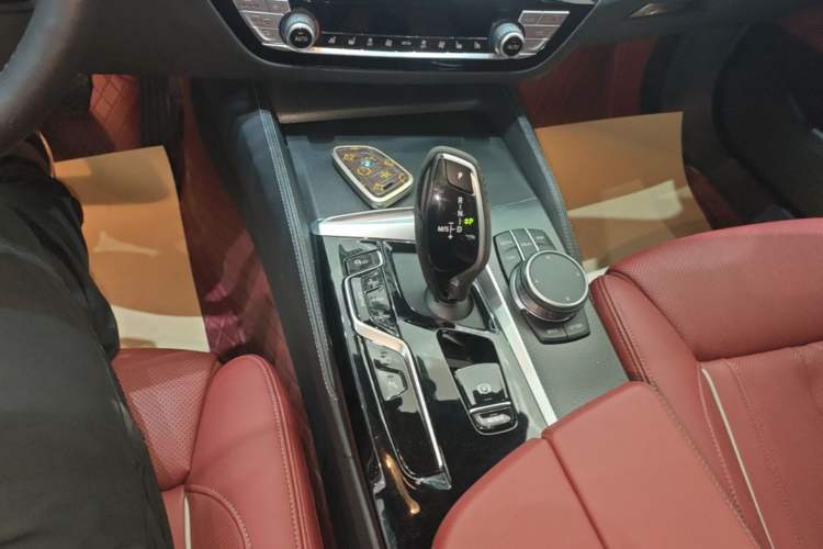 Used BMW 5 Series New Energy 2022 Restyled 535Le Pioneer Edition M Sport Package Gear Lever
