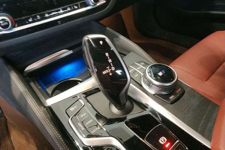 Used BMW 5 Series New Energy 2022 Second Facelift 535Le M Sport Package Gear Lever