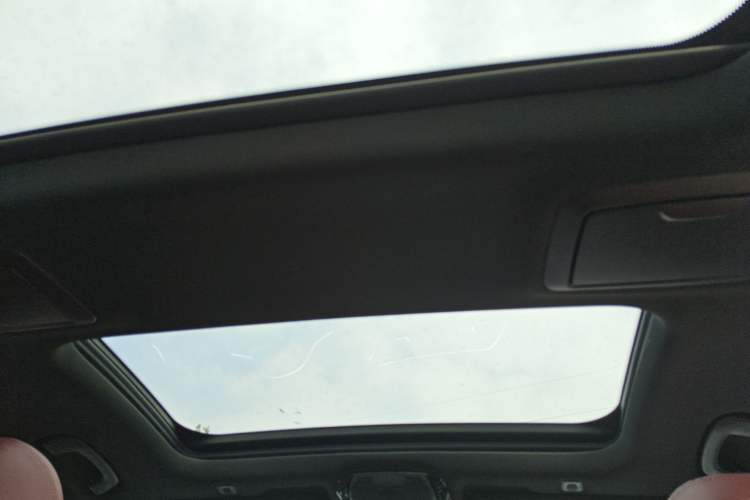 Used BMW 5 Series New Energy 2022 Restyled 535Le M Sport Package Headliner
