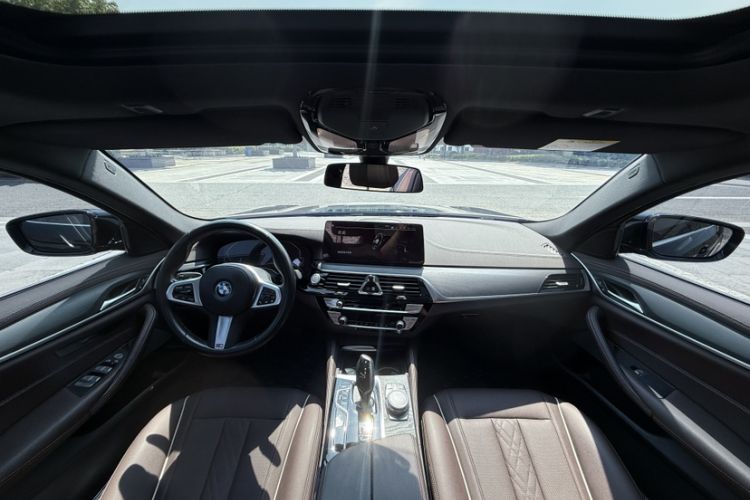 Used BMW 5 Series New Energy 2022 Restyled 535Le M Sport Package Interior 3