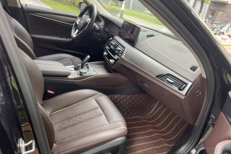 Used BMW 5 Series New Energy 2022 535Le Luxury Package Interior 3