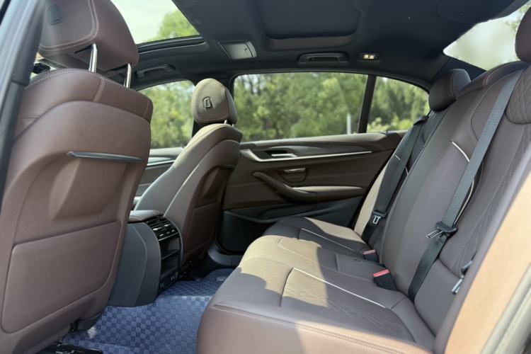 Used BMW 5 Series New Energy 2022 Restyled 535Le M Sport Package Interior 4