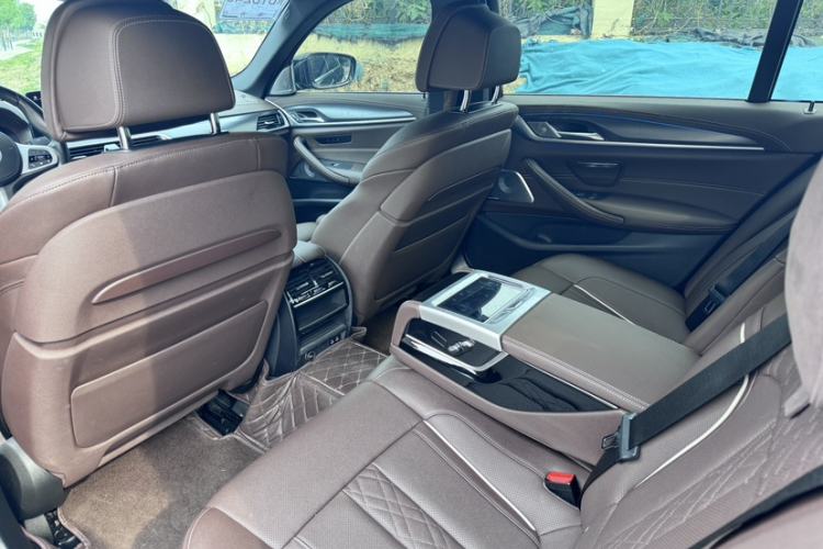Used BMW 5 Series New Energy 2022 535Le Pioneer Edition M Sport Package Interior 4