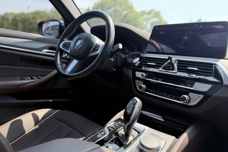 Used BMW 5 Series New Energy 2022 Restyled 535Le M Sport Package Interior 7