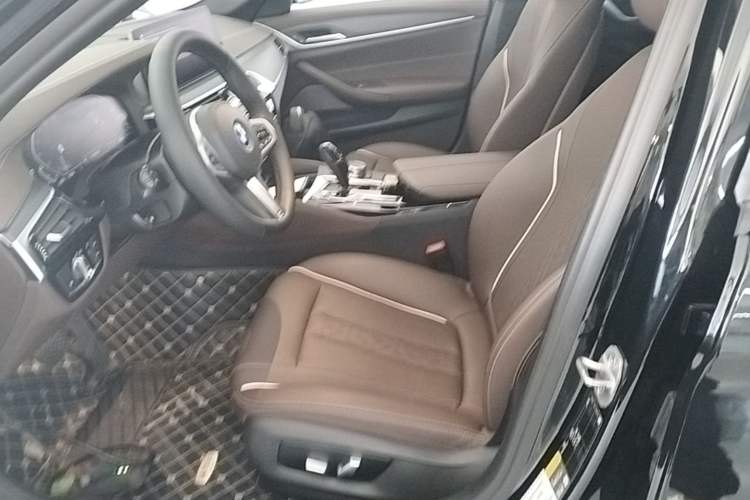 Used BMW 5 Series New Energy 2022 Restyled 535Le M Sport Package Left Front Seat