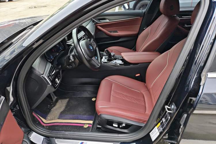 Used BMW 5 Series New Energy 2022 Restyled 535Le M Sport Package Left Front Seat