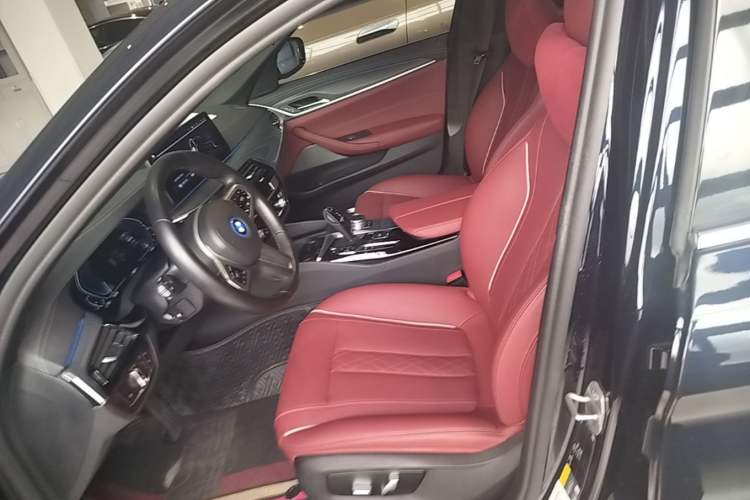 Used BMW 5 Series New Energy 2022 Restyled 535Le M Sport Package Left Front Seat