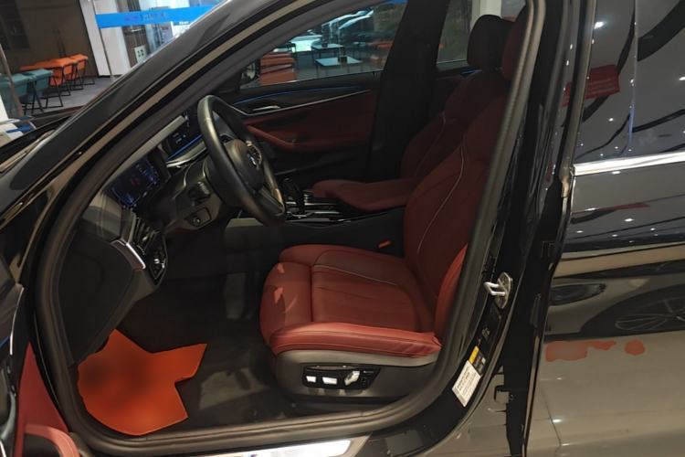 Used BMW 5 Series New Energy 2022 535Le Pioneer Edition M Sport Package Left Front Seat