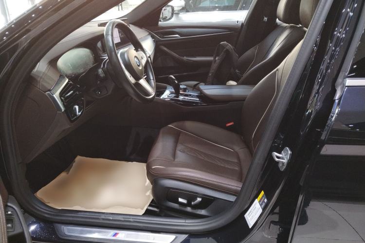 Used BMW 5 Series New Energy 2022 535Le Luxury Package Left Front Seat