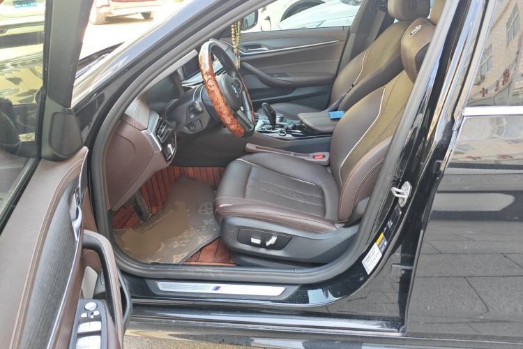Used BMW 5 Series New Energy 2022 Restyled 535Le M Sport Package Left Front Seat
