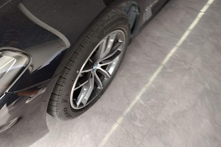 Used BMW 5 Series New Energy 2022 Restyled 535Le M Sport Package Left Front Wheel Hub