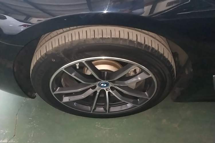 Used BMW 5 Series New Energy 2022 Restyled 535Le M Sport Package Left Front Wheel Hub