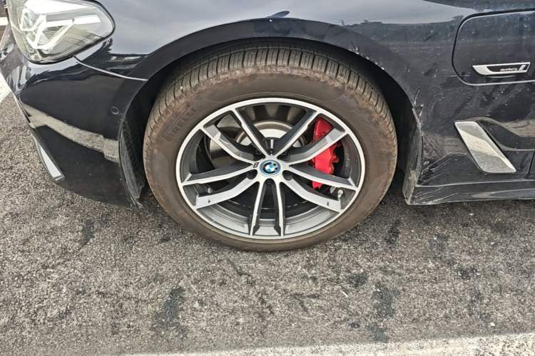 Used BMW 5 Series New Energy 2022 Restyled 535Le M Sport Package Left Front Wheel Hub