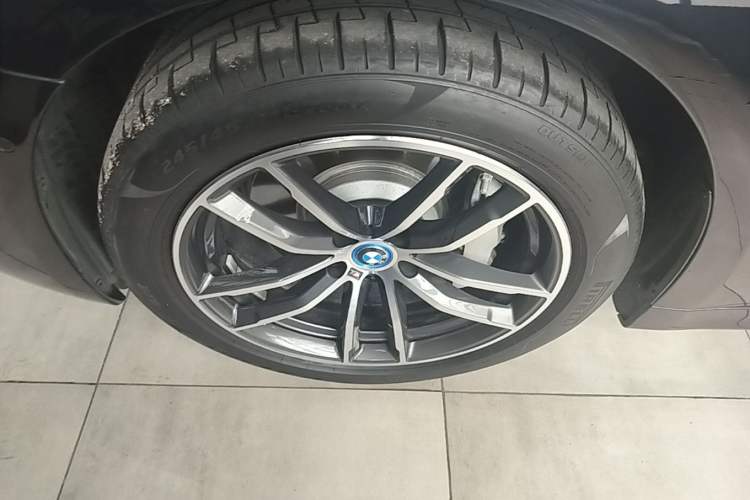 Used BMW 5 Series New Energy 2022 Restyled 535Le M Sport Package Left Front Wheel Hub