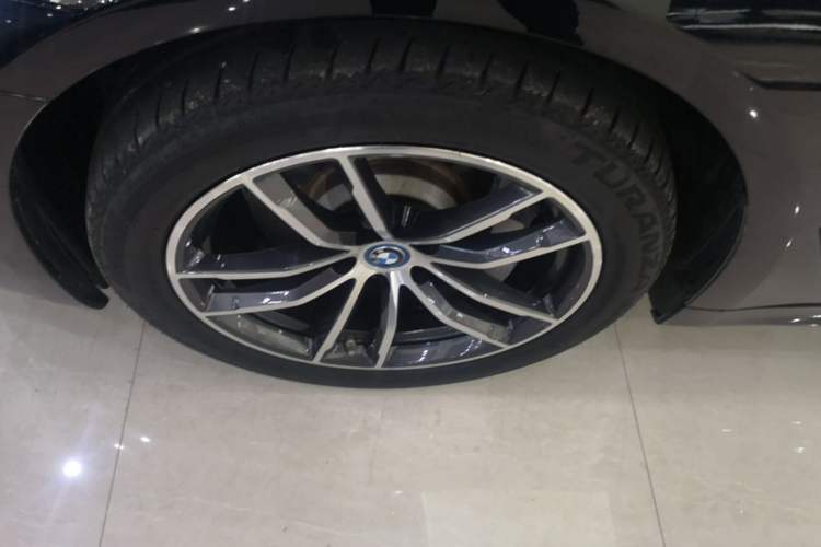Used BMW 5 Series New Energy 2022 535Le M Sport Package Left Front Wheel Hub